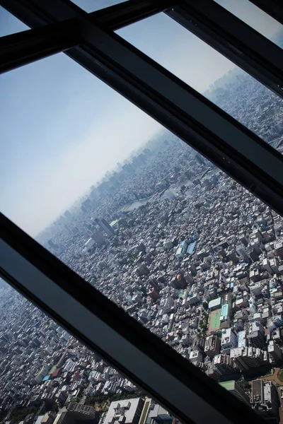 Vertikální Pohled Ptačí Perspektivy Město Okna Mrakodrapu — Stock fotografie