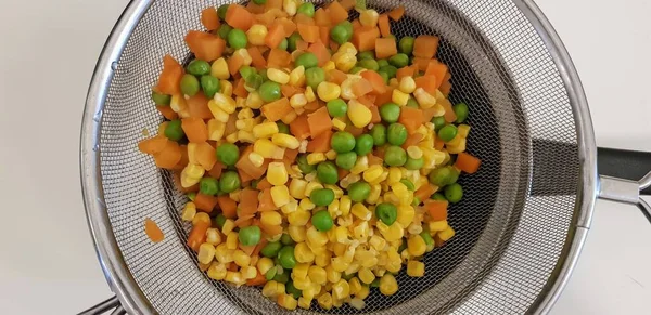 Closeup Shot Green Beans Corn Carrots Strainer — Stock Photo, Image