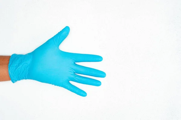 Nahaufnahme Einer Person Mit Blauen Medizinischen Handschuhen Der Nähe Eines — Stockfoto