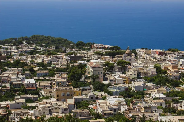 Paesaggio Urbano Una Città Vicino Mare Con Vari Edifici Sacco — Foto Stock