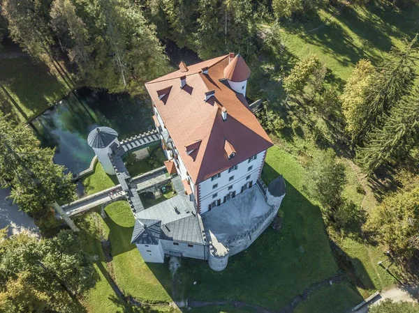 Tiro Aéreo Belo Castelo Branco Grad Snenik Eslovénia — Fotografia de Stock