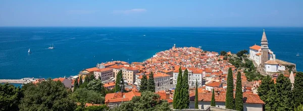 Panoramatický Výhled Město Piran Slovinsko Středomořském Nábřeží — Stock fotografie