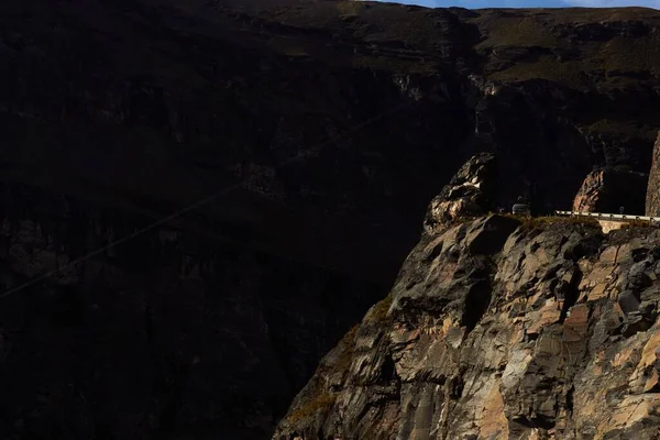 Colpo Orizzontale Passo Montagna Una Montagna Rocciosa Secca Durante Giorno — Foto Stock