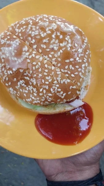 Sebuah Gambar Close Dari Roti Burger Dengan Nama Musim Atas — Stok Foto