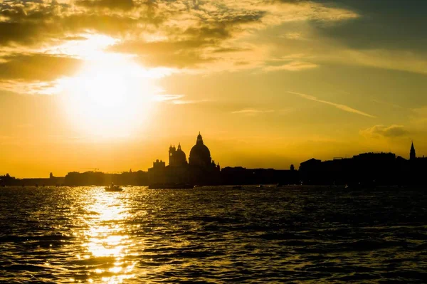 Una Vista Panorámica Silueta Santa Maria Della Salute Atardecer Venecia — Foto de Stock