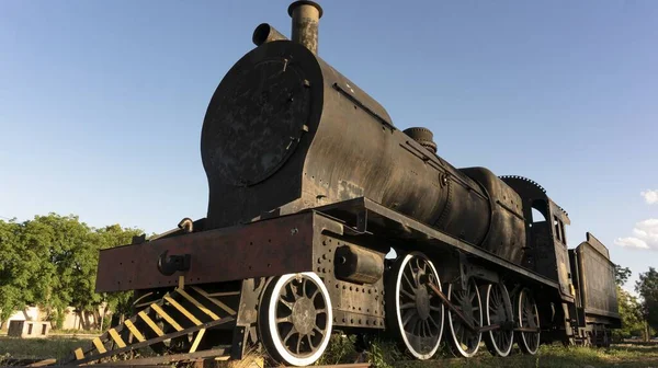 Een Close Opname Van Stoomwagen Onder Blauwe Lucht — Stockfoto