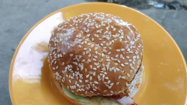 Sebuah Gambar Close Dari Roti Burger Dengan Nama Musim Atas — Stok Foto