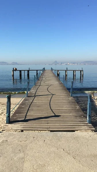 Largo Camino Madera Hacia Mar Tranquilo Perfecto Para Fondo — Foto de Stock