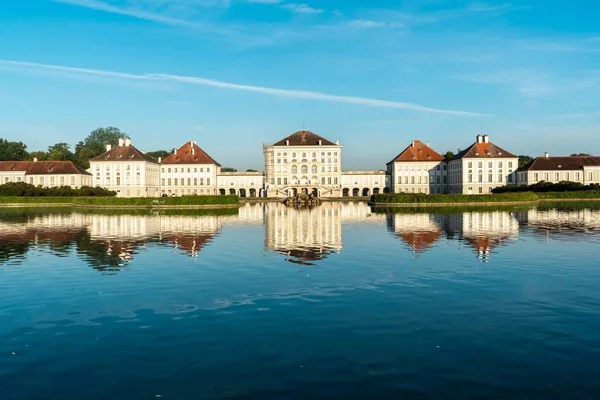 Münih Teki Nymphenburg Sarayı Nın Mavi Gökyüzünün Altında Güzel Bir — Stok fotoğraf