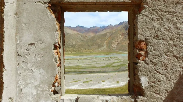 Closeup Shot Mountains Seem Square Opening Building — Stock Photo, Image