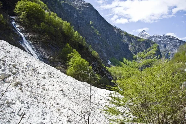 Hermoso Paisaje Montañoso Con Vegetación Altas Montañas Rocosas —  Fotos de Stock