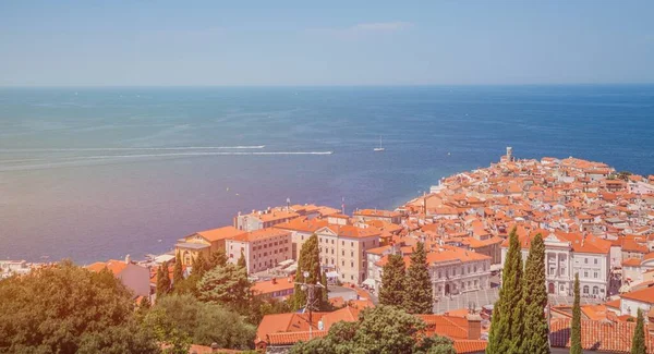 Vista Panorámica Ciudad Piran Eslovenia Sobre Cuerpo Del Mediterráneo — Foto de Stock