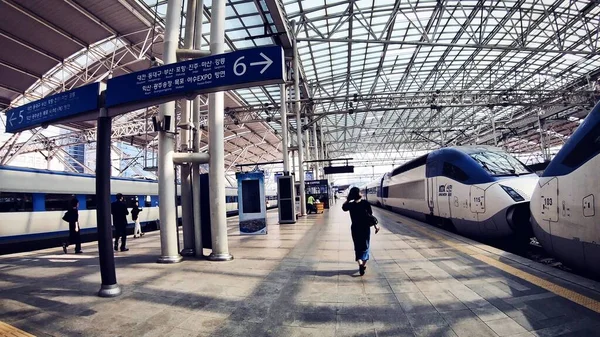 Seoul Coreia Sul Jun 2019 Menina Estação Trem — Fotografia de Stock