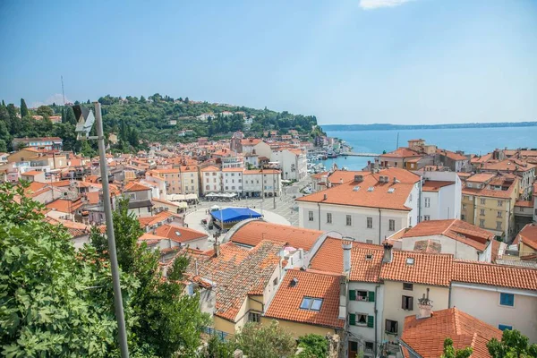 Vista Panorámica Ciudad Piran Eslovenia Sobre Cuerpo Del Mediterráneo — Foto de Stock