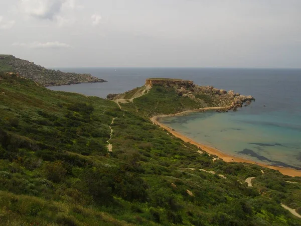 Eine Schöne Aufnahme Von Riviera Bay Und Ghajn Tuffieha Bay — Stockfoto