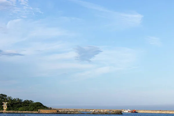 Blick Auf Eine Seebrücke Mit Einem Schönen Blauen Himmel Hintergrund — Stockfoto