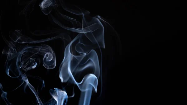 Белый Дым Создающий Абстрактные Формы Черном Фоне — стоковое фото
