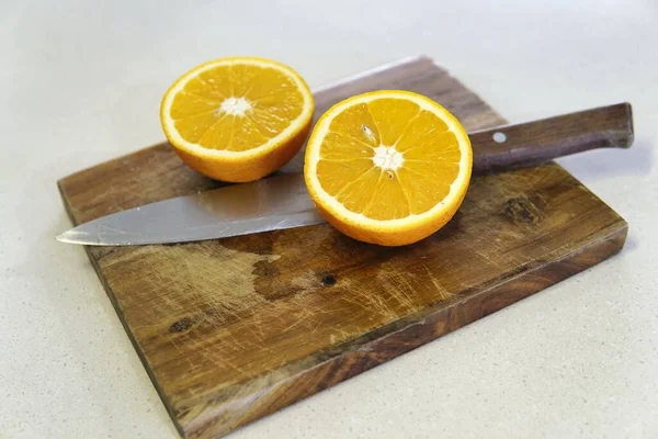 Shot Delicious Juicy Orange Cut Half Wooden Cutting Board Knife — Stock Photo, Image