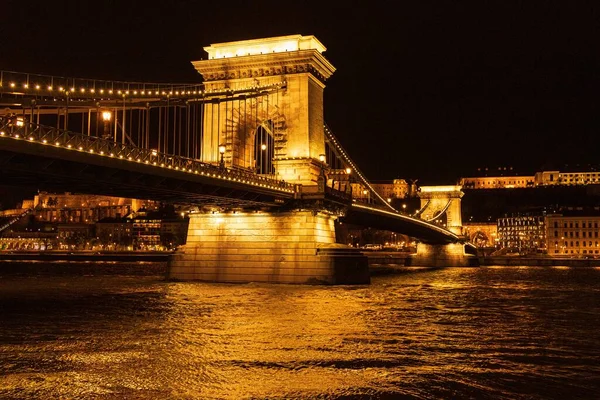 Ponte Szchenyi Cadeia Sobre Rio Budapeste Hungria Relâmpago Noite — Fotografia de Stock