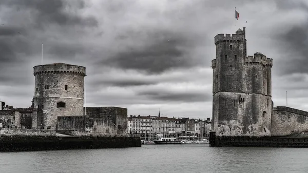 Het Prachtige Uitzicht Harbour Towers Frankrijk Gevangen Tijdens Somber Weer — Stockfoto