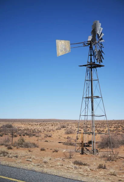 Una Toma Vertical Molino Viento Paisajes Sudafricanos — Foto de Stock
