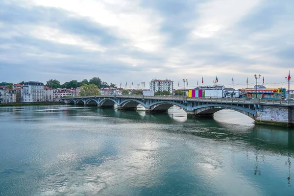 Πανοραμική Φωτογραφία Τοξοειδούς Γέφυρας Που Βρίσκεται Στο Bayonne Γαλλία — Φωτογραφία Αρχείου