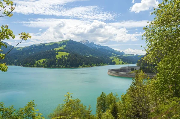 Bel Colpo Diga Lac Hongrin Con Montagne Sotto Cielo Limpido — Foto Stock