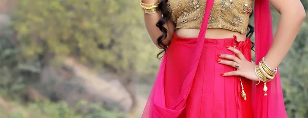 Waist Woman Golden Pink Sari Jewelries Red Nails — Stock Photo, Image