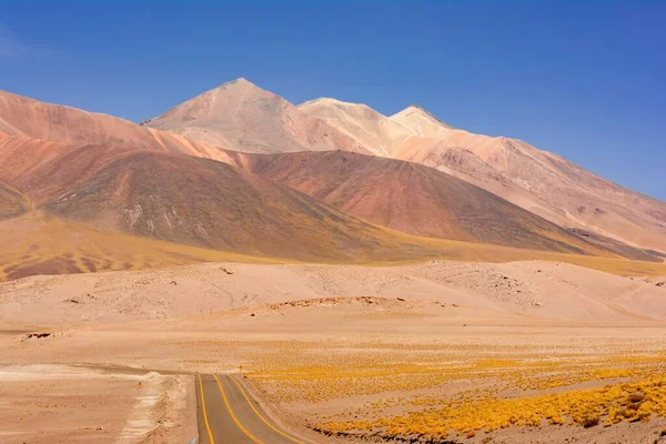 Een Prachtig Shot Van Een Woestijn Landschappen Bij Zonsondergang Chili — Stockfoto