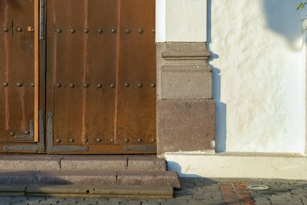 Tiro Close Detalhe Porta Madeira Parede Pedra — Fotografia de Stock