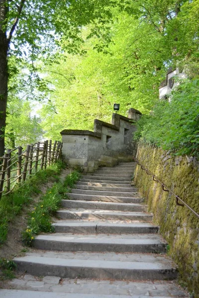 Pierrefons城へのメインエントランスへの階段でのアクセス — ストック写真
