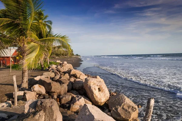 Eine Faszinierende Landschaft Eines Jiquilillo Strandes Unter Blauem Himmel — Stockfoto