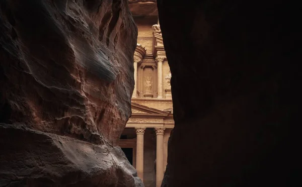 Histórica Petra Wadi Jordania Vista Detrás Las Enormes Rocas — Foto de Stock