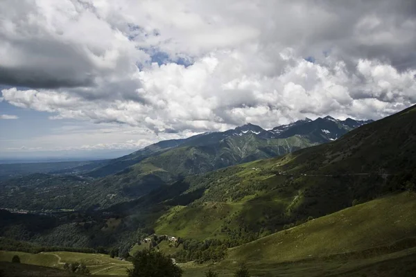 Paisaje Fascinante Las Hermosas Montañas Bajo Cielo Nublado Escénico — Foto de Stock