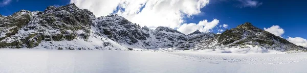 美しい冬の山のパノラマ — ストック写真