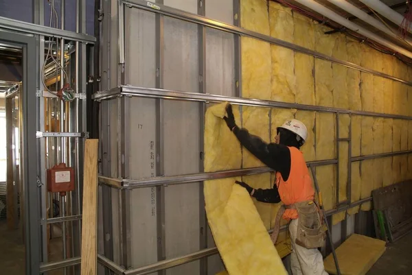 Charles United States Dec 2008 Construction Worker Installs Fiberglass Wall — Stock Photo, Image