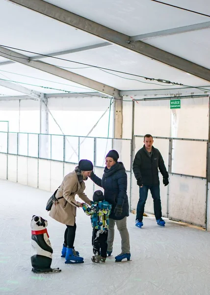 Poznan Polen Jan 2018 Mensen Schaatsen Ijs Het Winterseizoen Indoor — Stockfoto