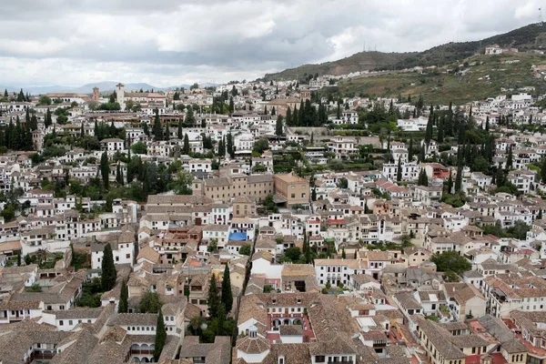 Een Luchtfoto Van Granada Spanje Onder Bewolkte Hemel — Stockfoto