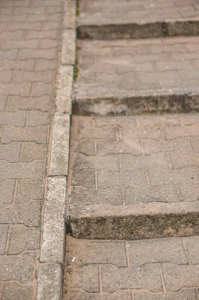 Svislý Záběr Schodů Rampa Pro Vozíčkáře Ulici Během Dne — Stock fotografie