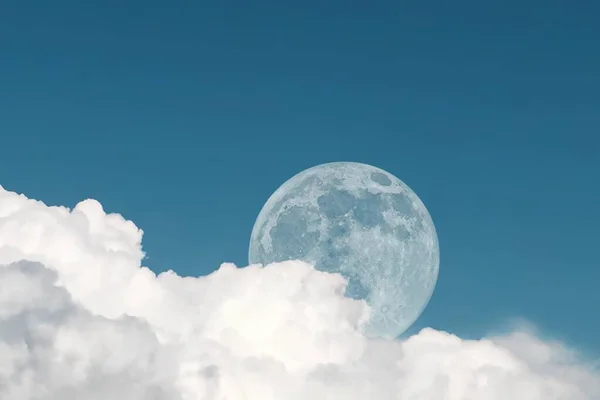Uma Lua Cheia Aparece Durante Dia Final Tarde — Fotografia de Stock