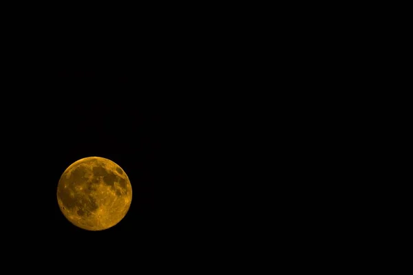 Оранжевая Луна Ночью Изолированы Черном Фоне Идеально Подходит Обоев — стоковое фото