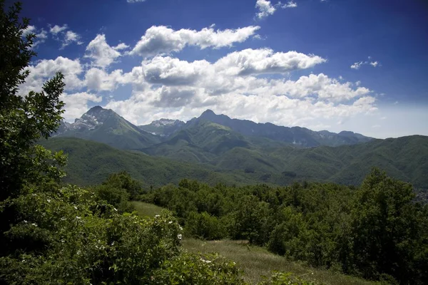 Uma Foto Hipnotizante Bela Paisagem Das Montanhas Verdes — Fotografia de Stock