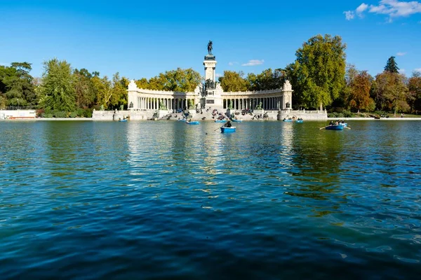 Madrid Espanha Novembro 2019 Lago Estanque Del Retiro Parque Retiro — Fotografia de Stock