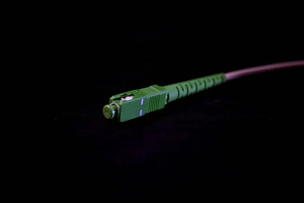Kabel Światłowodowy Złączem Izolowanym Czarnym Tle — Zdjęcie stockowe