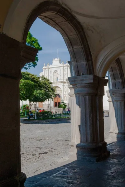 Una Imagen Vertical Hermosos Arcos Contra Parque Central Antigua Guatemala — Foto de Stock