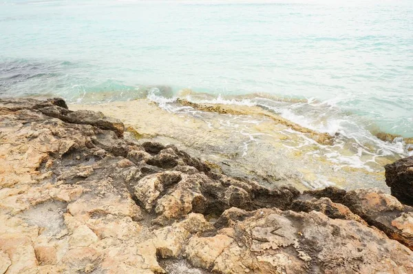 Πέτρες Και Λόφοι Στην Ακτή Στην Κύπρος — Φωτογραφία Αρχείου