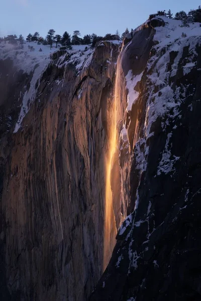 Tiro Vertical Yosemite Firefall Pôr Sol — Fotografia de Stock