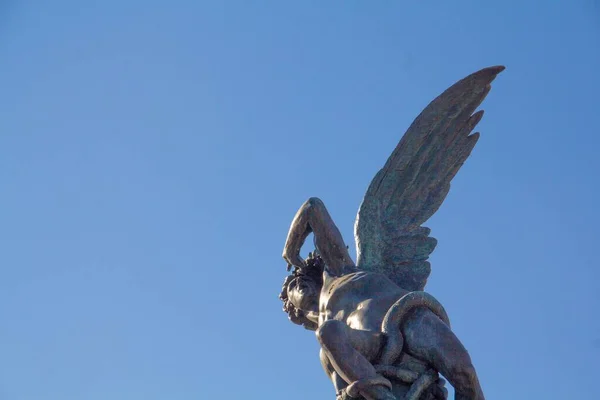 Estátua Fuente Del Ngel Cado Fonte Anjo Caído Parque Retiro — Fotografia de Stock