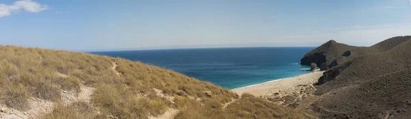 Панорамный Снимок Пляжа Playa Los Muertos Окружении Моря Солнцем Испании — стоковое фото