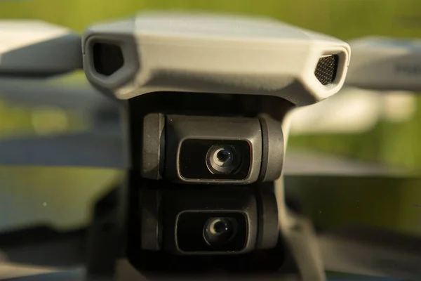 Een Closeup Shot Van Een Camera Drone Een Wazige Achtergrond — Stockfoto